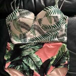Albion swim size small
